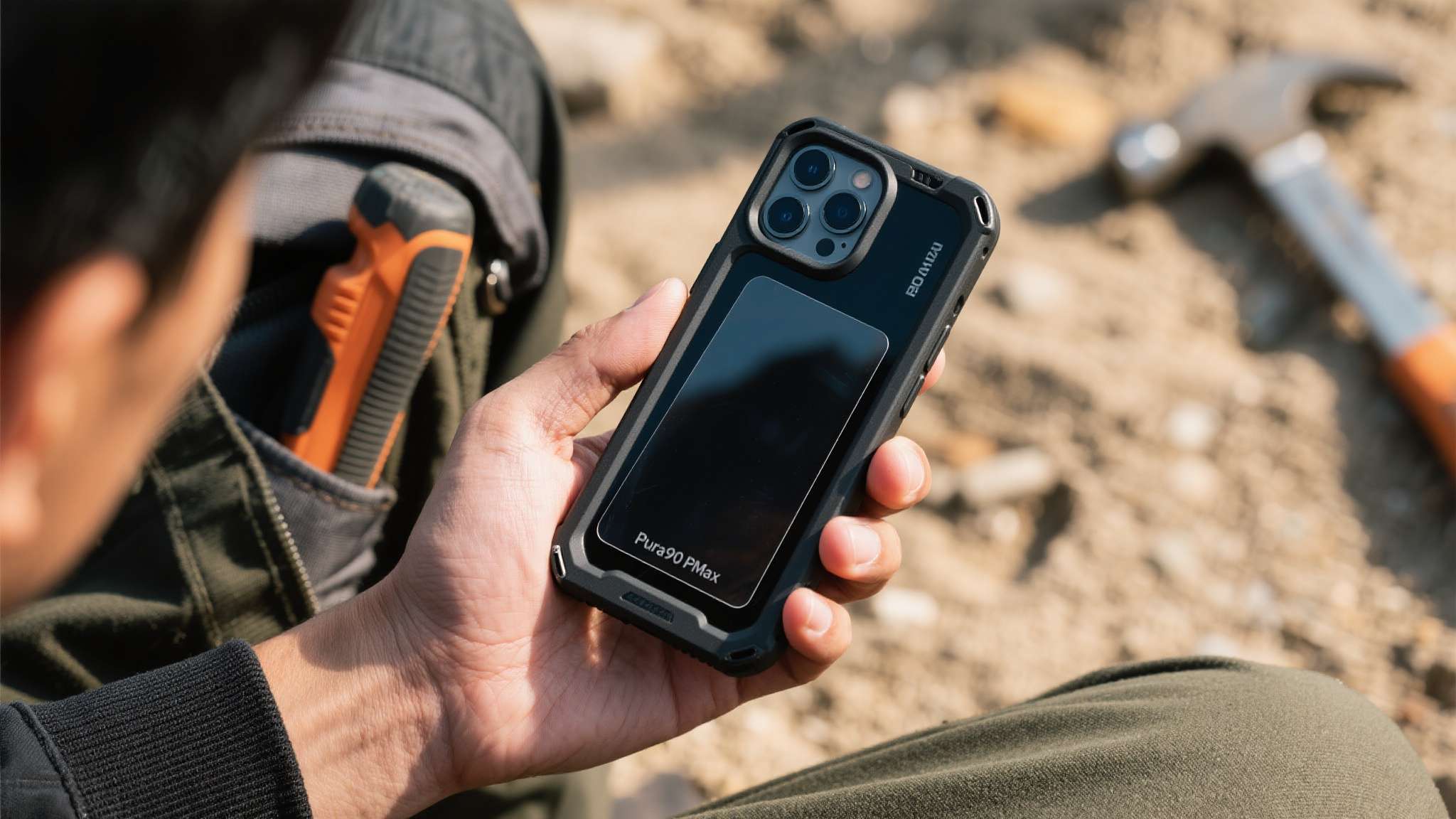 华为pura90 pro max价格 当然,现实使用场景比实验室更复杂。如果你经常将手机和工具、沙石等放在同一口袋,或